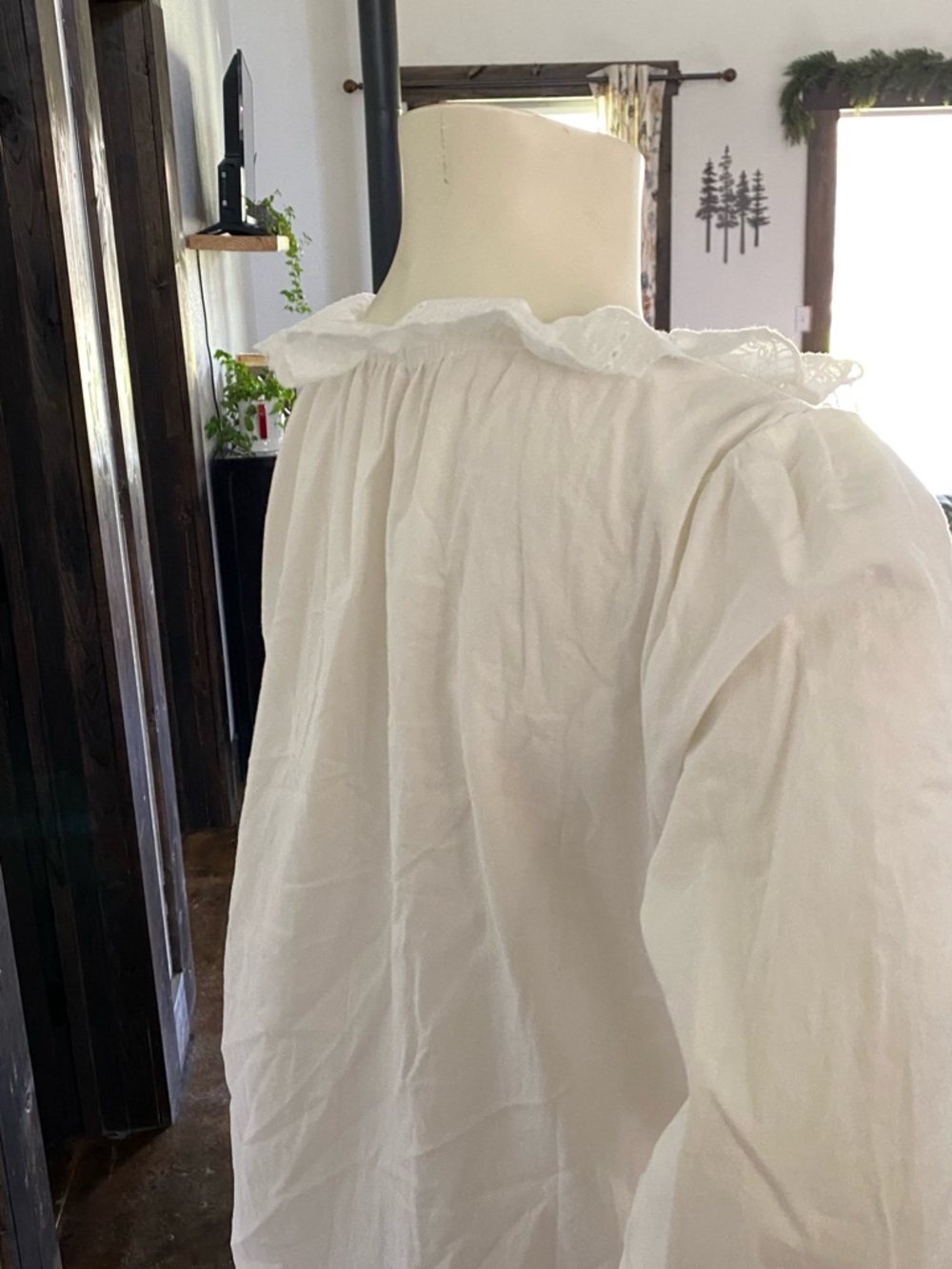 Dazy White Eyelet Tie-Front Blouse - Picture 4 of 5